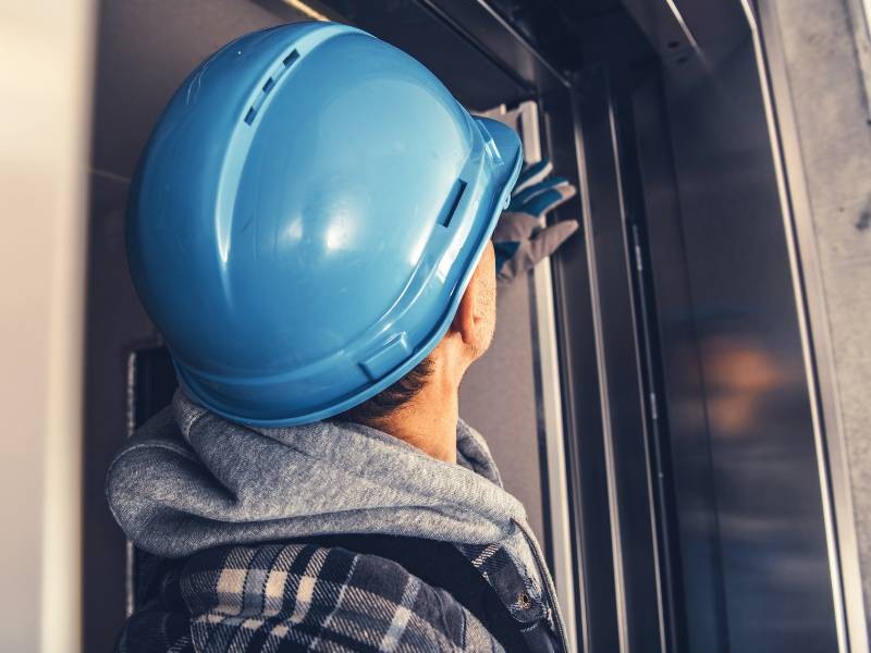 Elevadores residenciais aumentam o valor do imóvel? Descubra os benefícios!