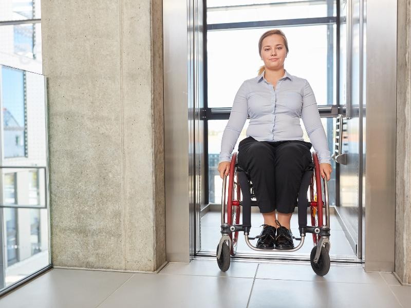 Elevador de Acessibilidade para Academias